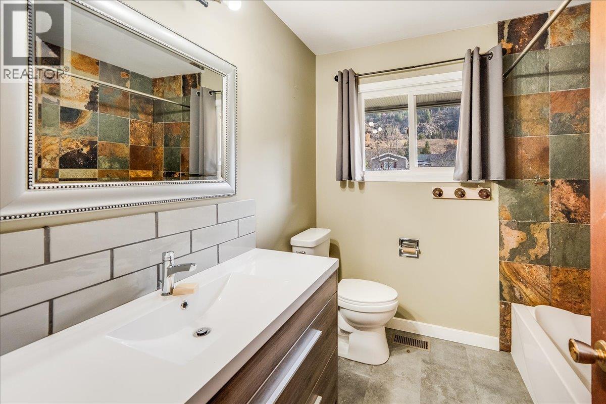 940 Columbia Road, Castlegar