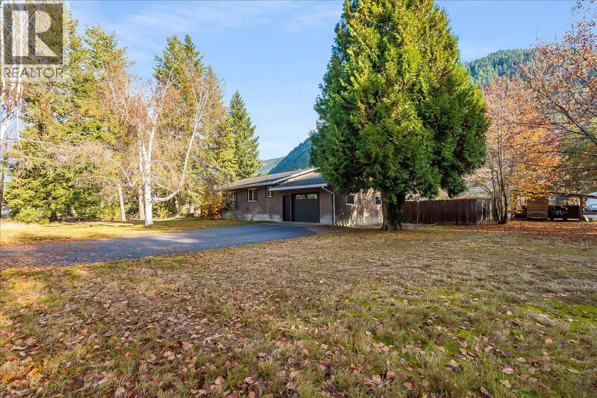 940 Columbia Road, Castlegar