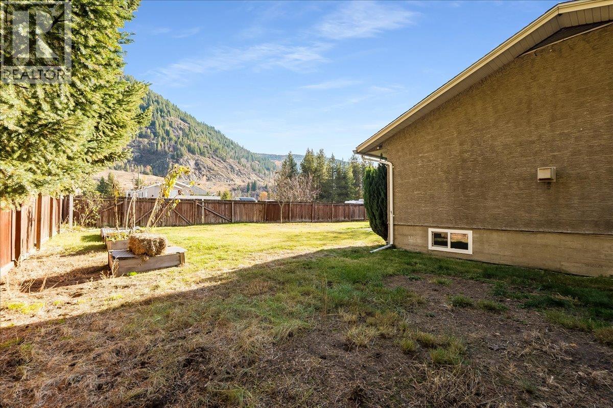 940 Columbia Road, Castlegar