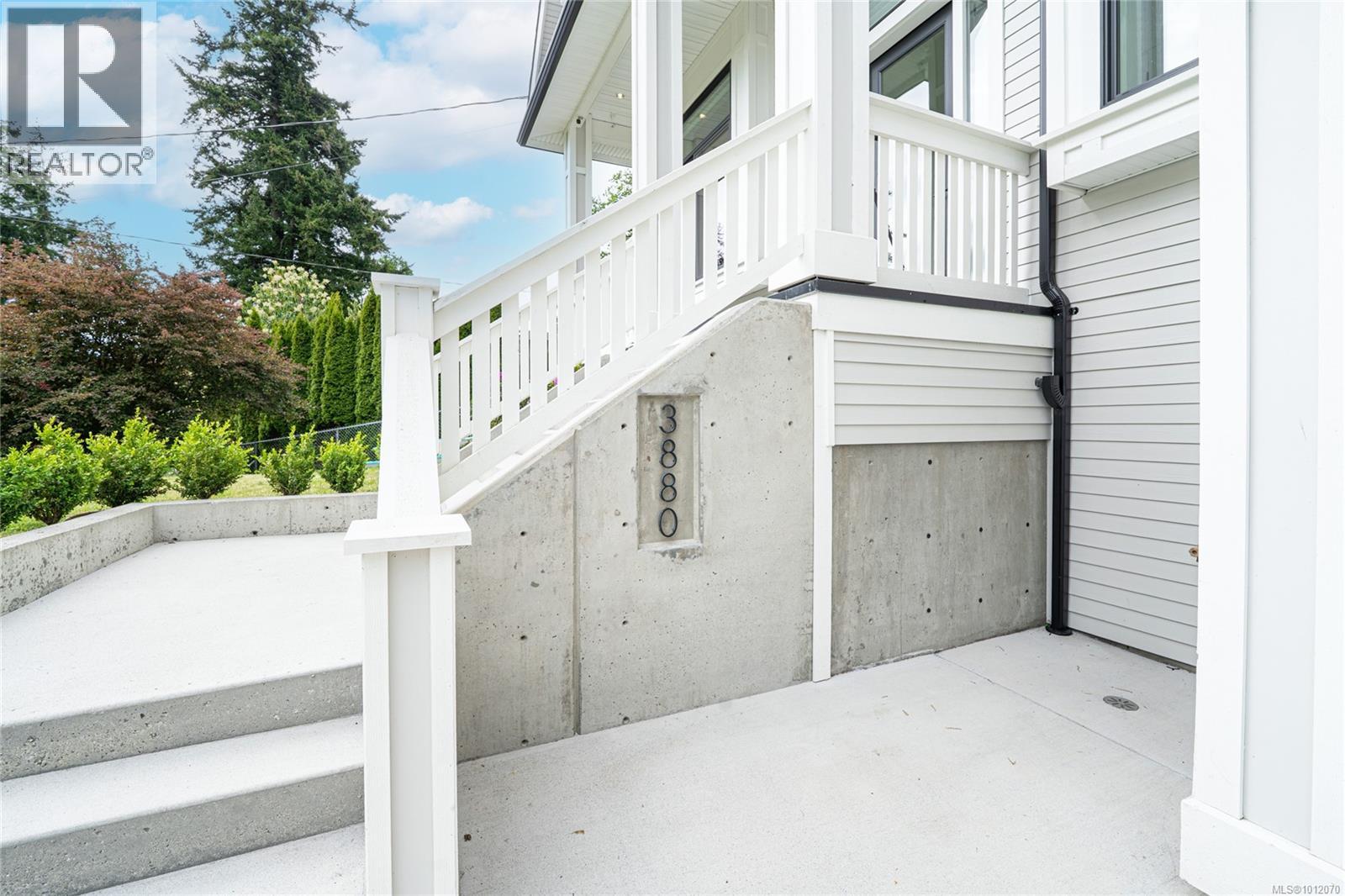 3880 Wilkinson Rd, Saanich