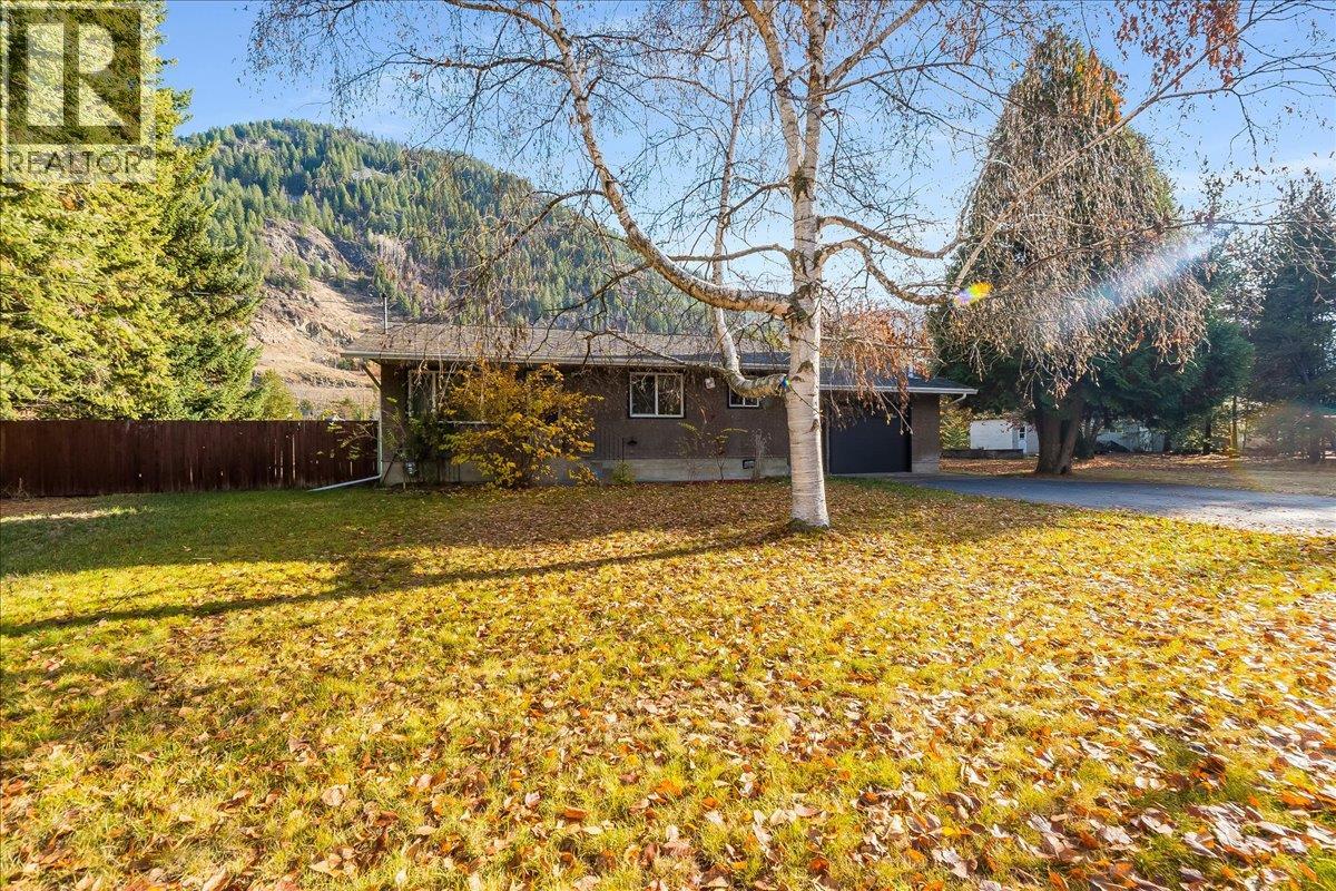 940 Columbia Road, Castlegar