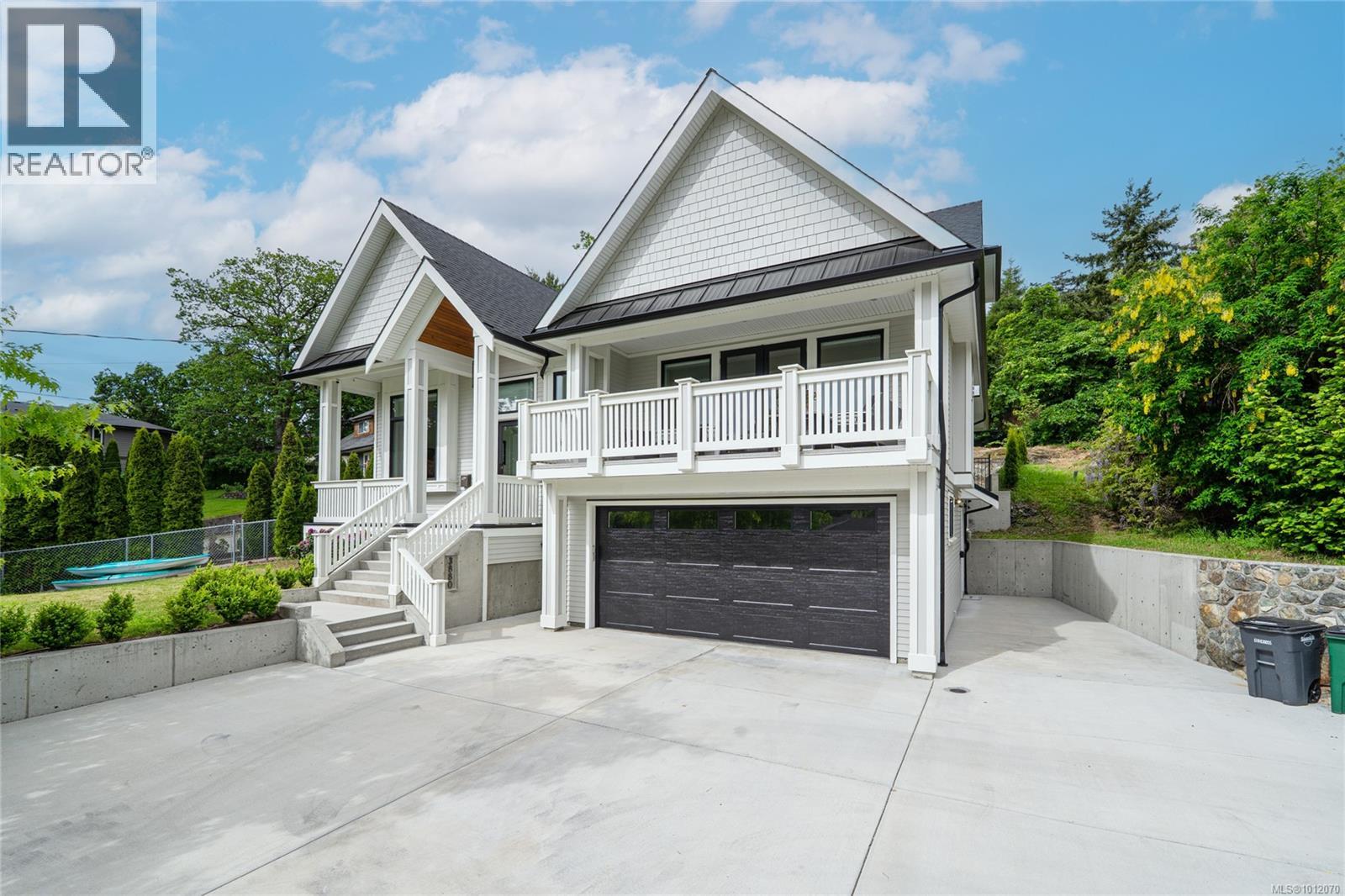 3880 Wilkinson Rd, Saanich