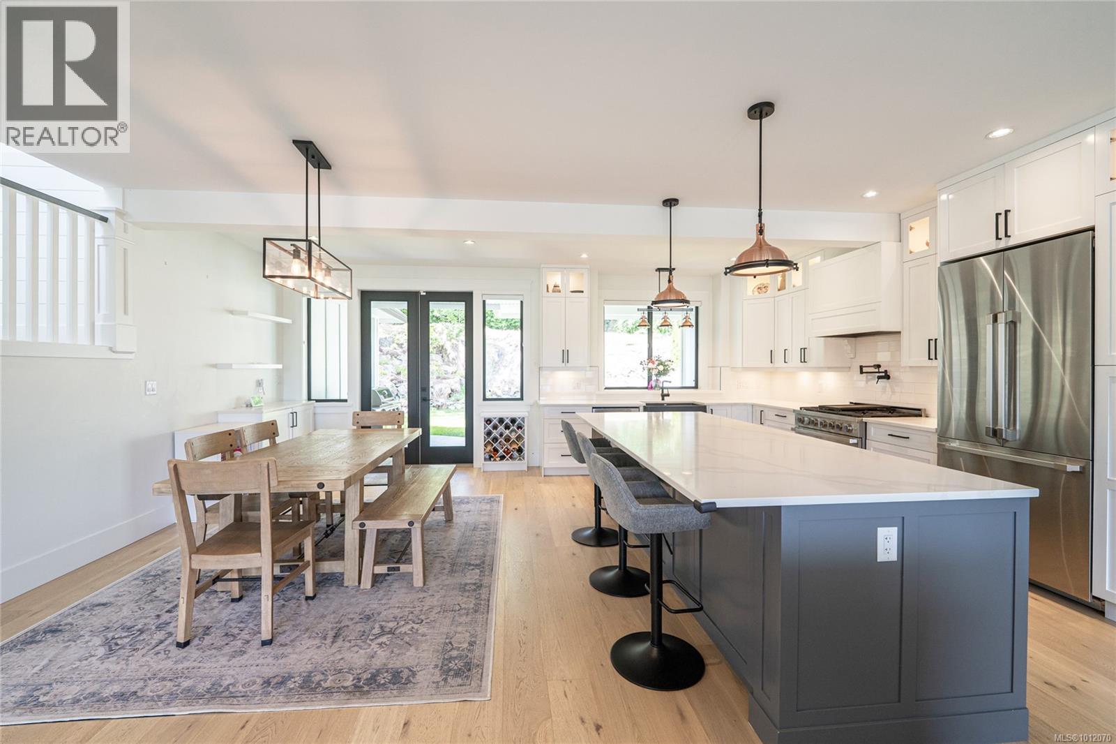 3880 Wilkinson Rd, Saanich