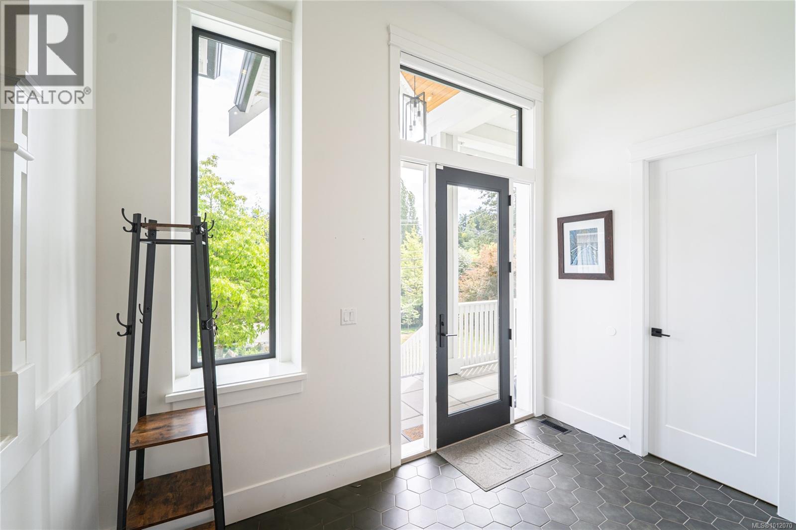 3880 Wilkinson Rd, Saanich