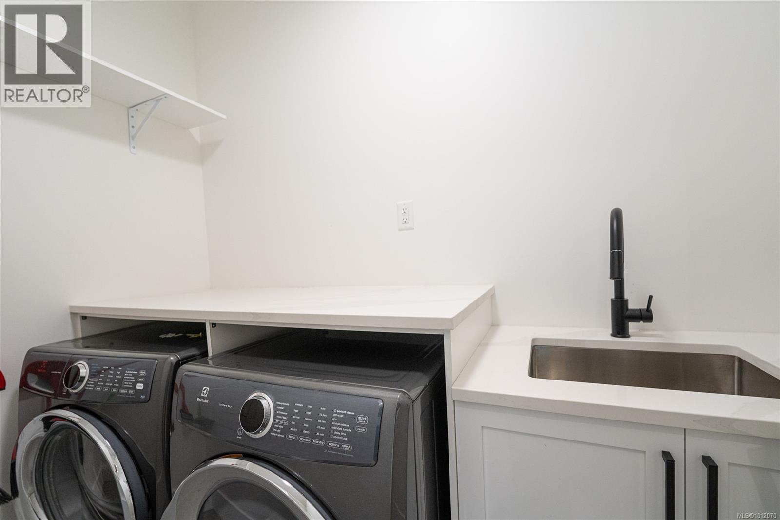 3880 Wilkinson Rd, Saanich