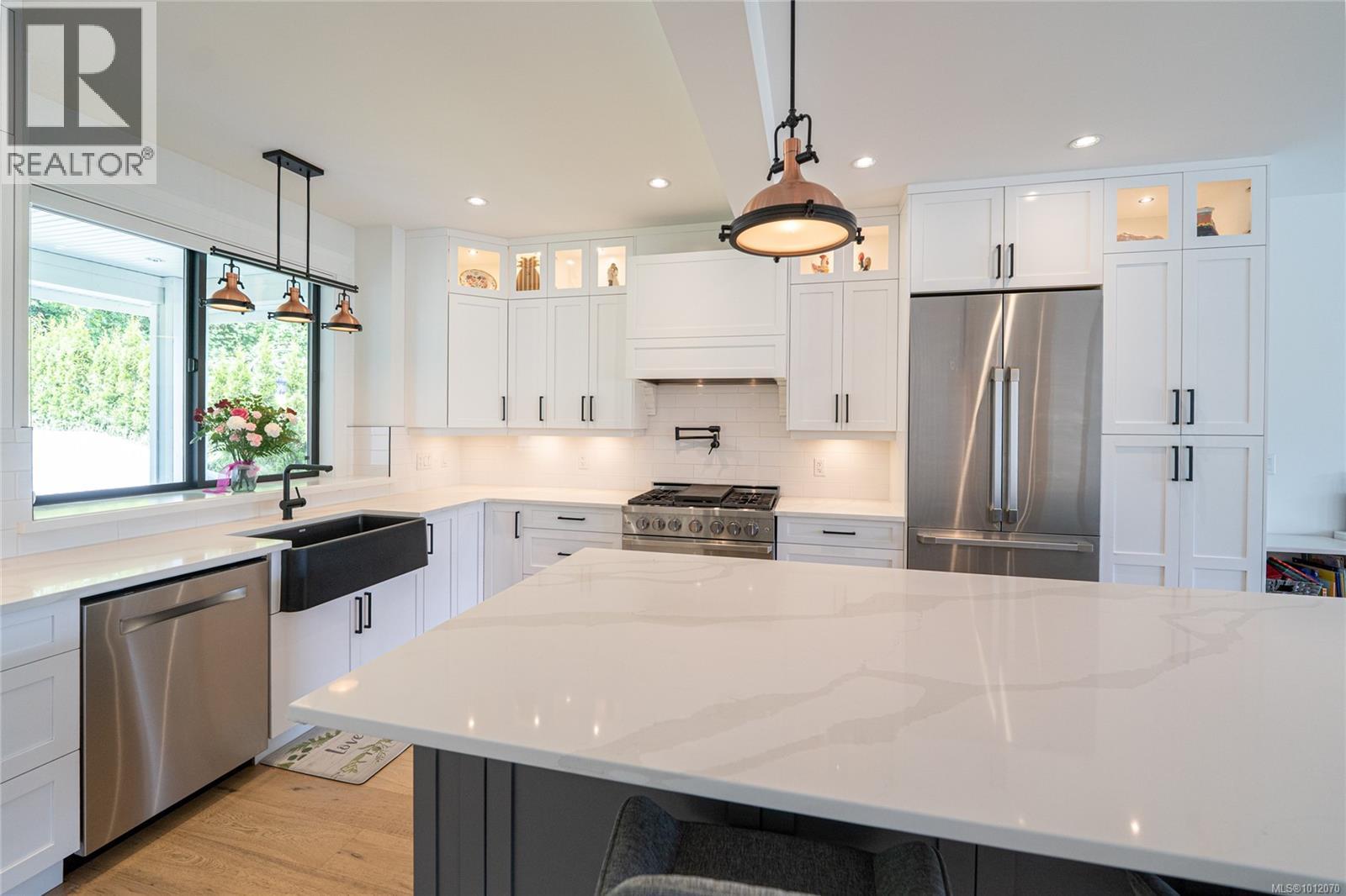 3880 Wilkinson Rd, Saanich