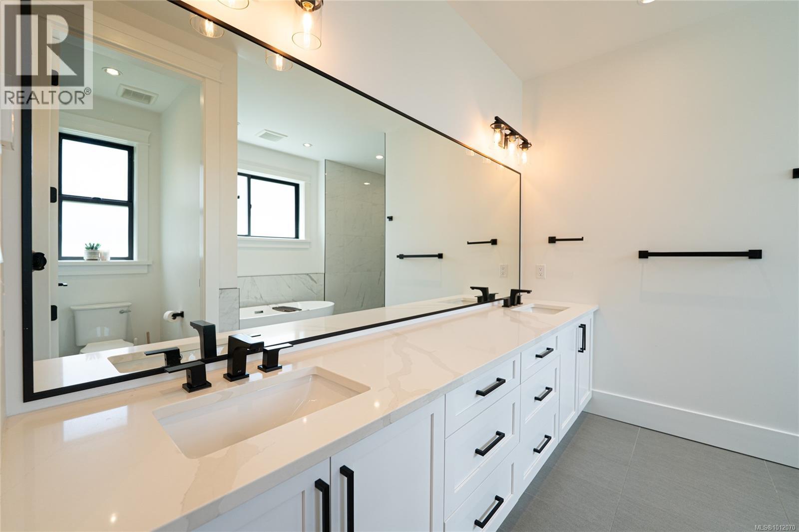 3880 Wilkinson Rd, Saanich