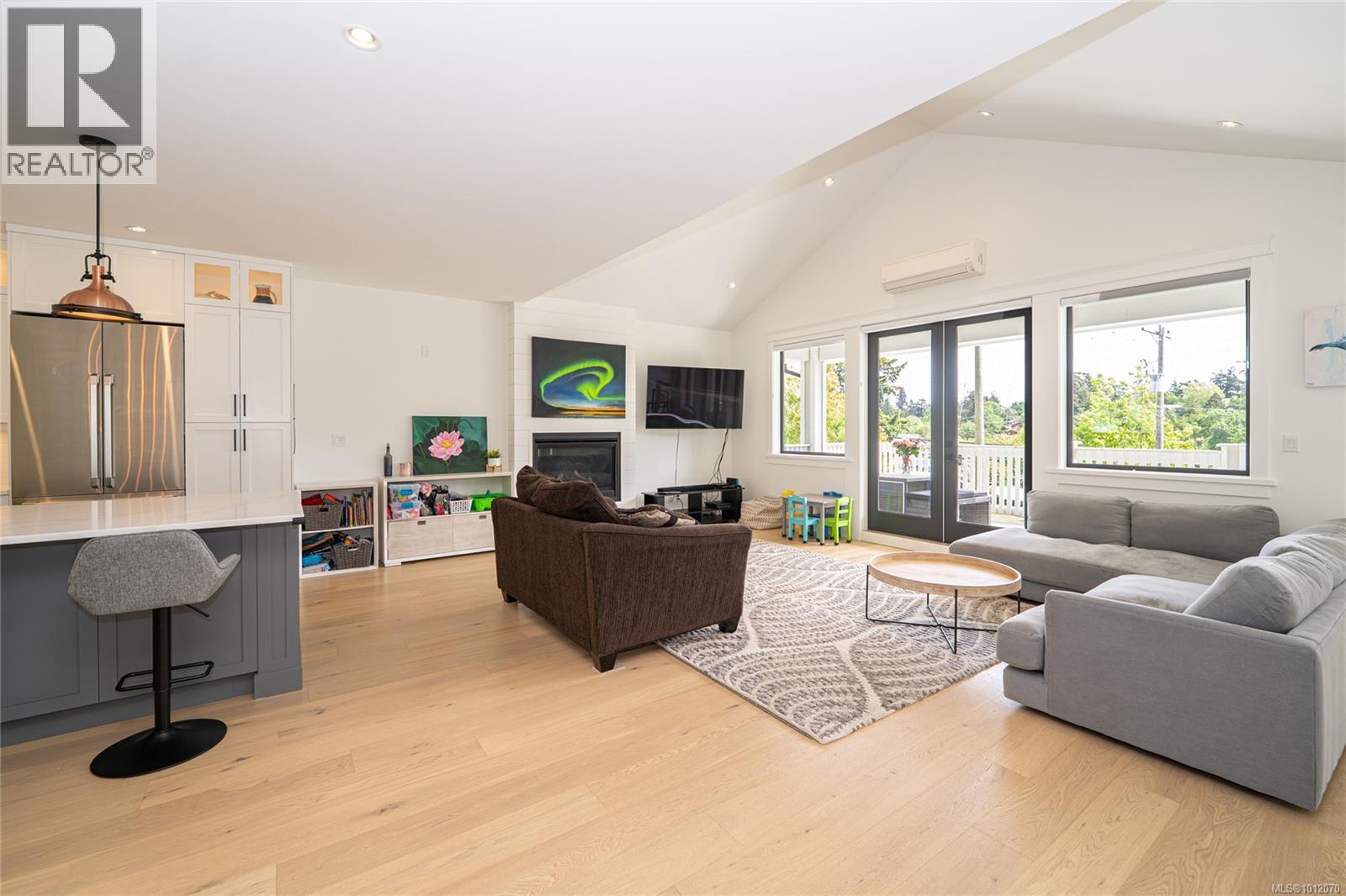 3880 Wilkinson Rd, Saanich