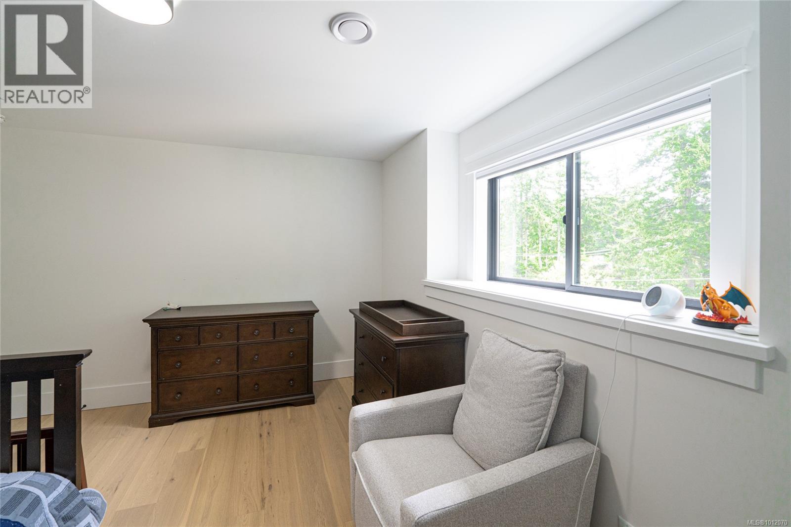 3880 Wilkinson Rd, Saanich