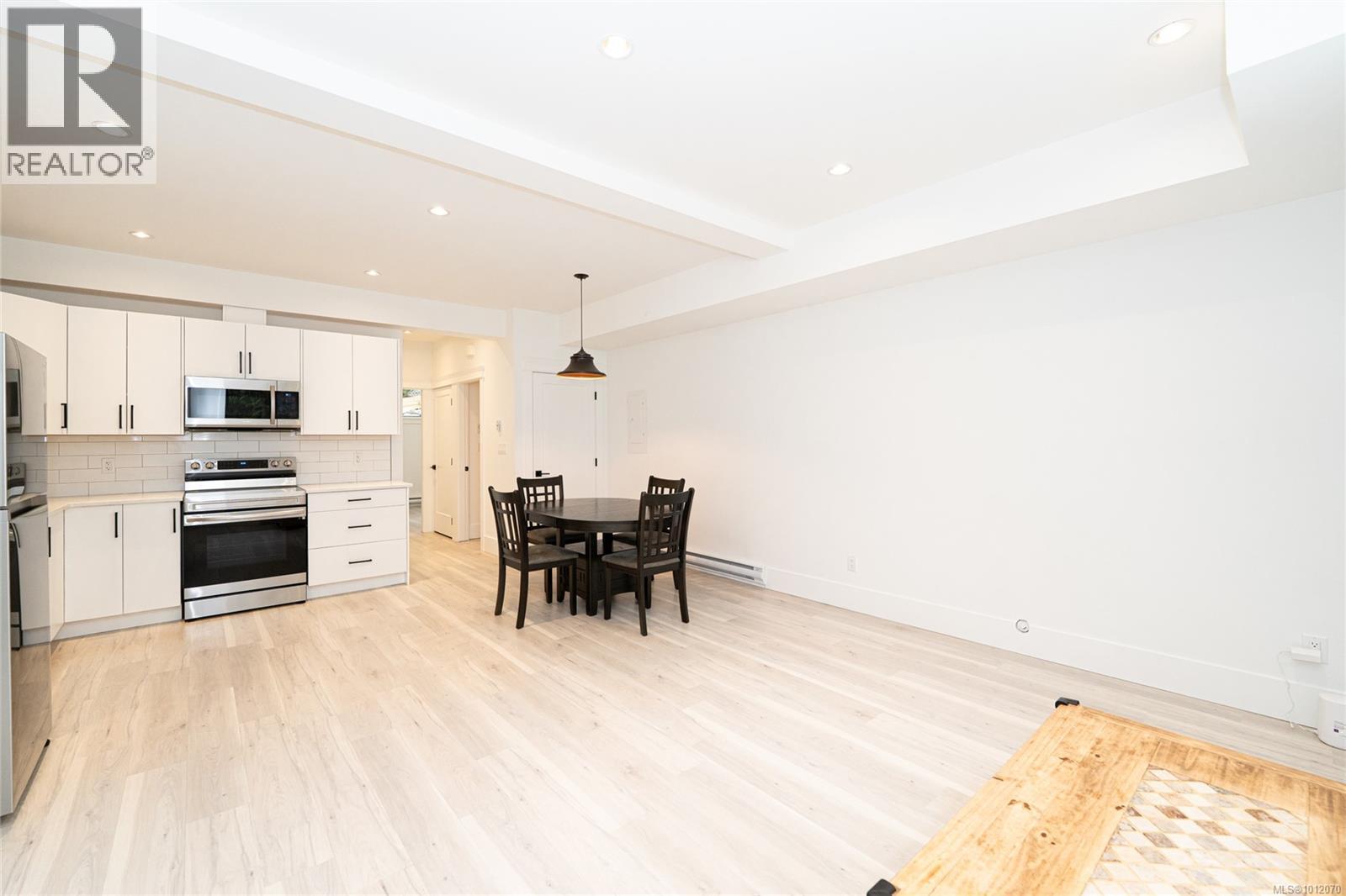 3880 Wilkinson Rd, Saanich