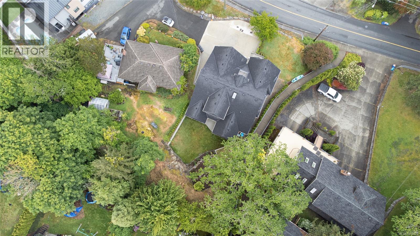 3880 Wilkinson Rd, Saanich