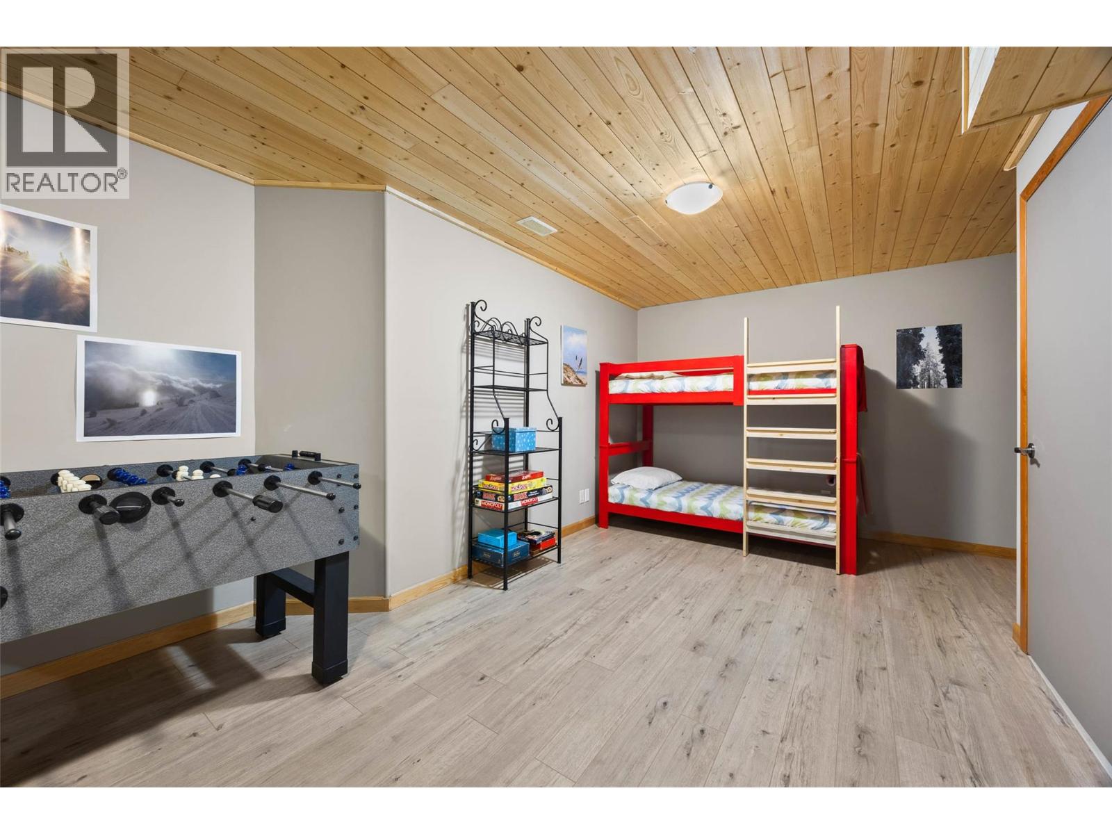 #13 2715 FAIRWAYS DRIVE - 26