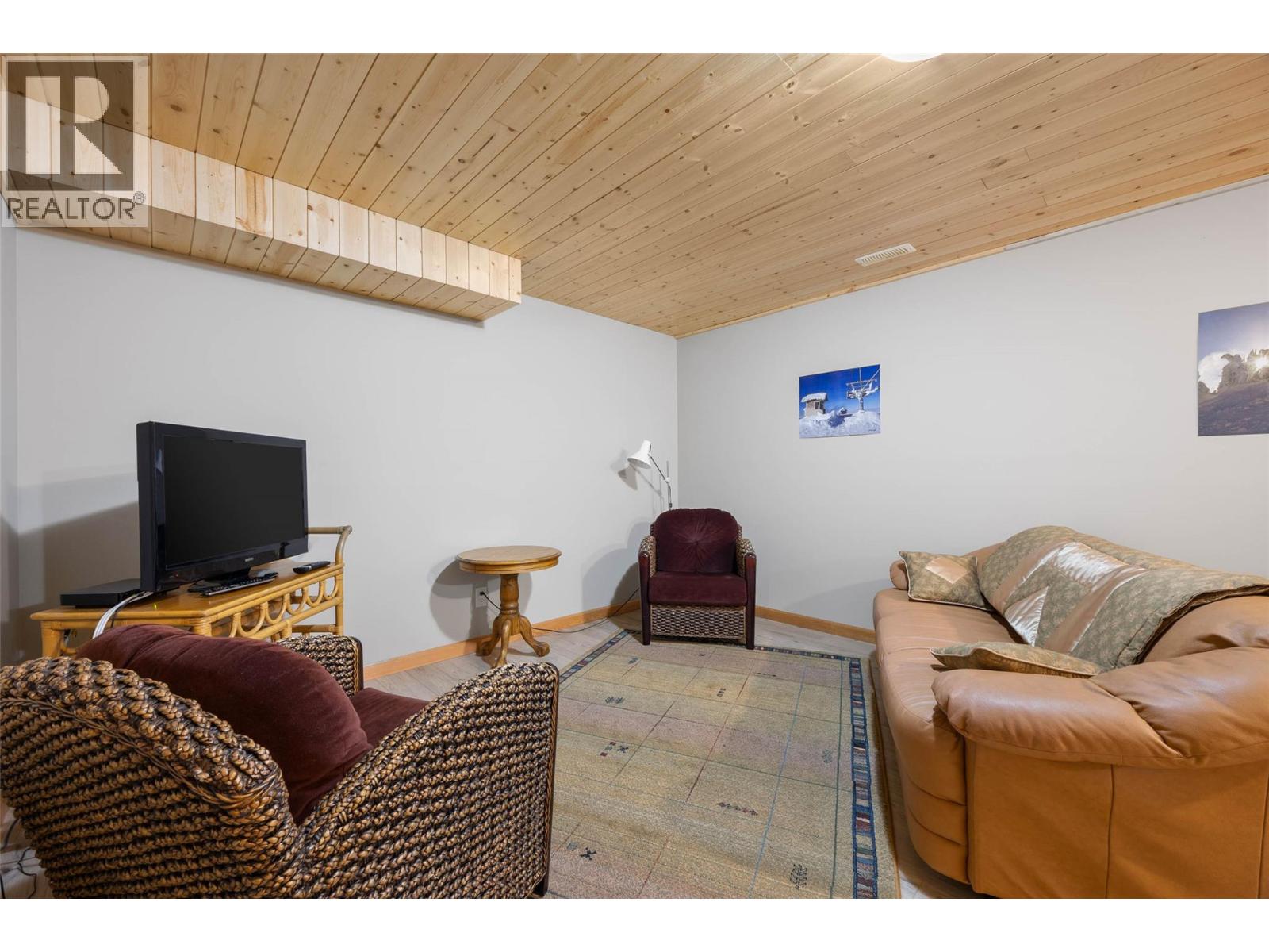 #13 2715 FAIRWAYS DRIVE - 24