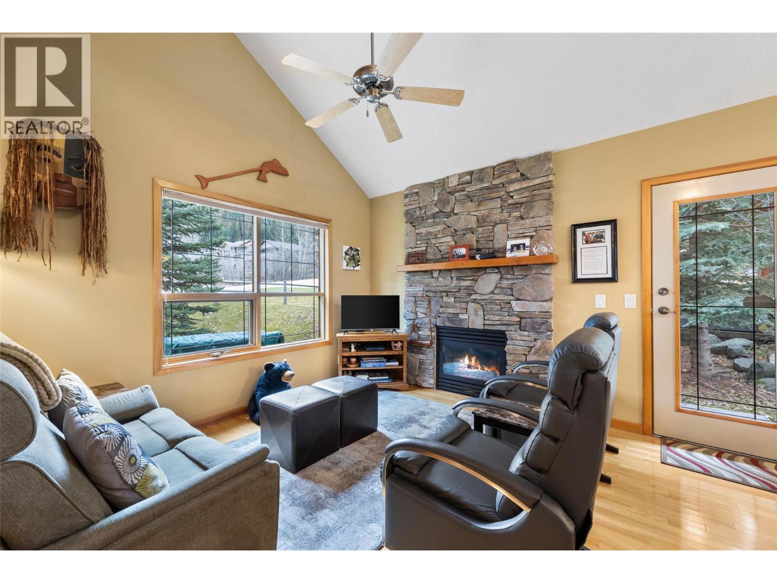 #13 2715 FAIRWAYS DRIVE - 11