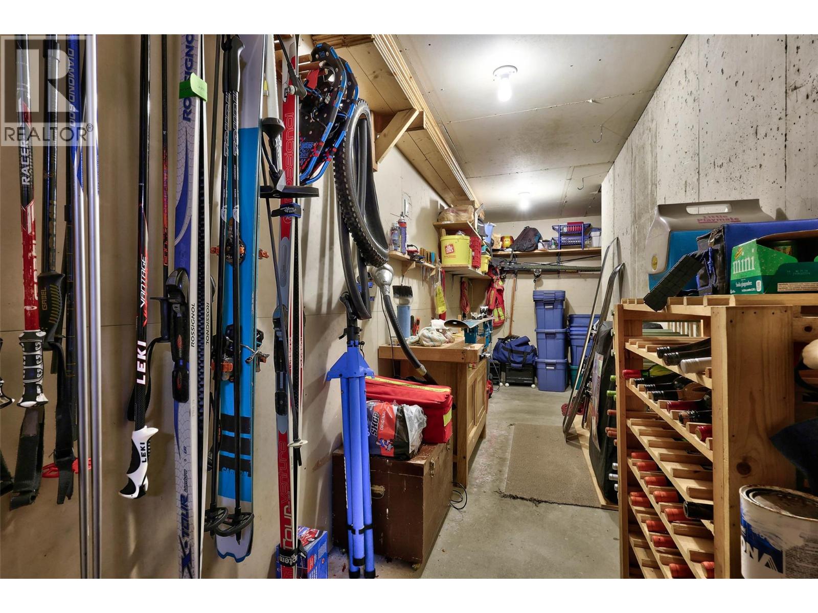 #13 2715 FAIRWAYS DRIVE - 32