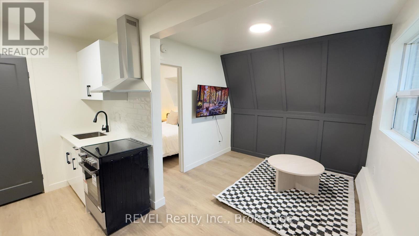 60 Triller Avenue North