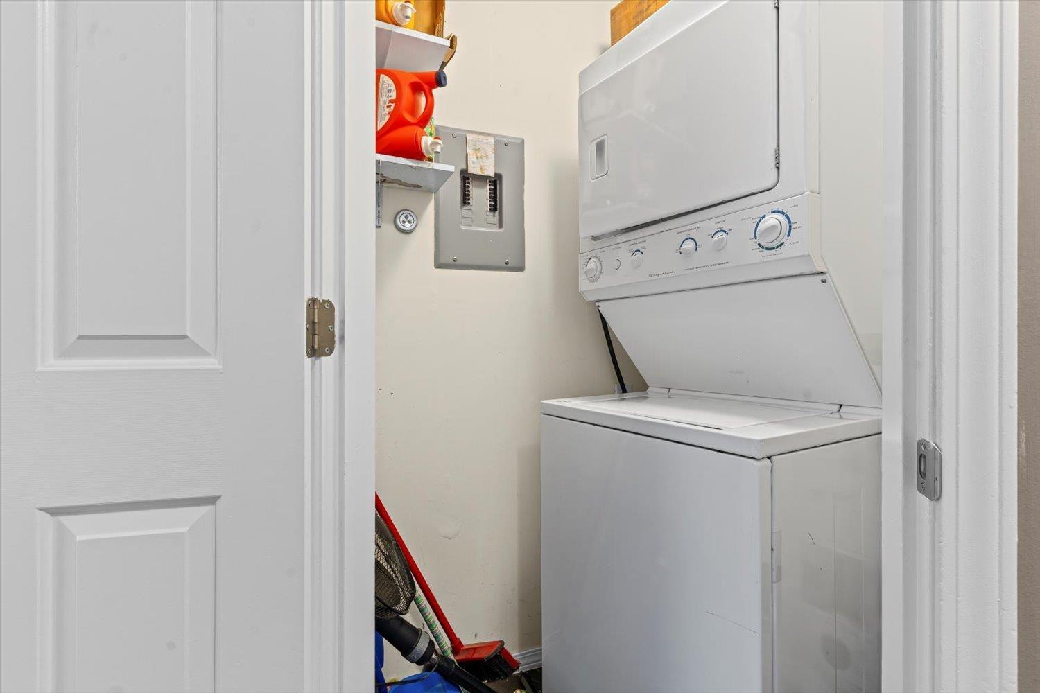 205 45702 WATSON ROAD, Garrison Crossing, Chilliwack