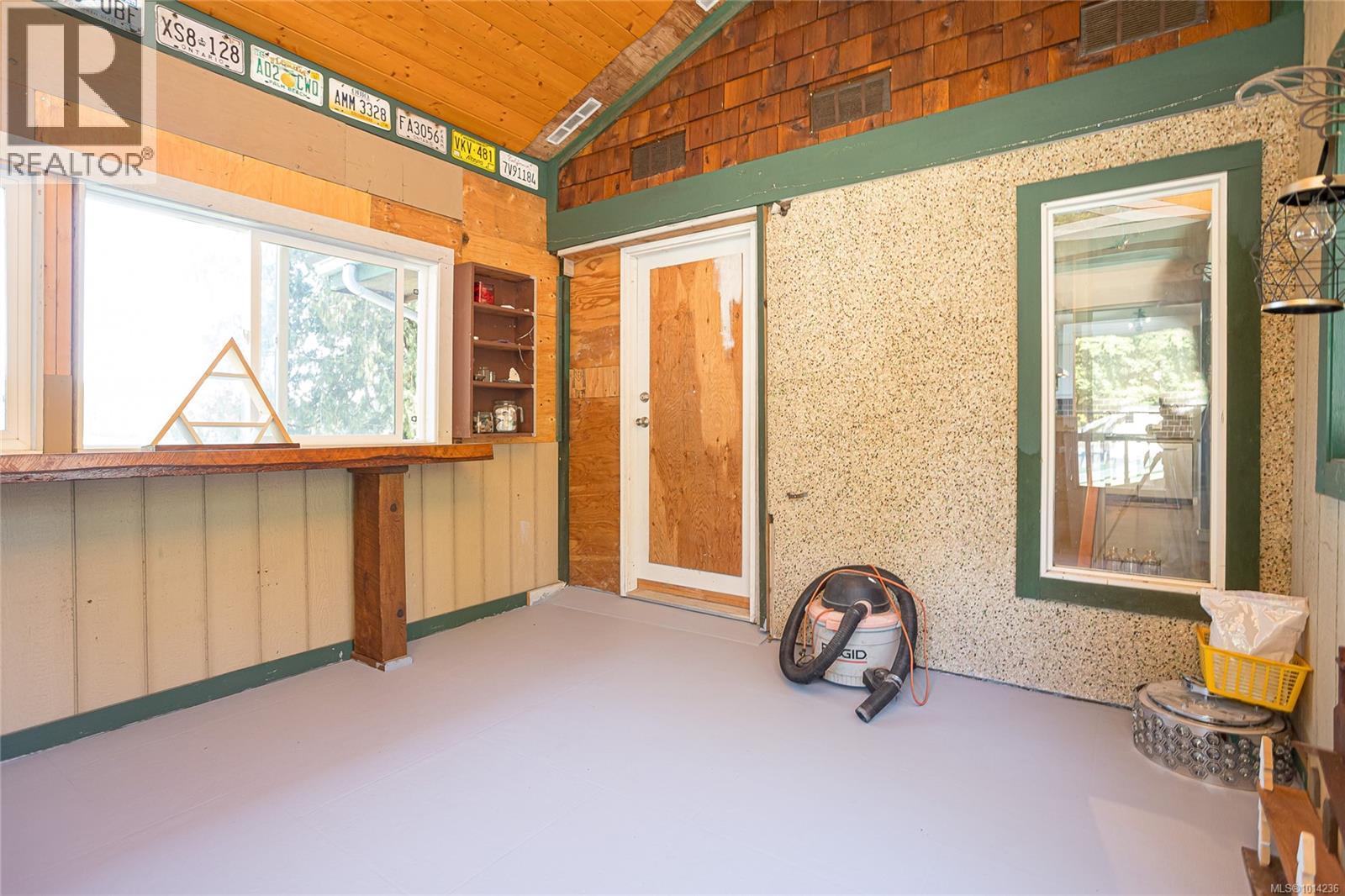 10695 Chemainus Rd, Saltair