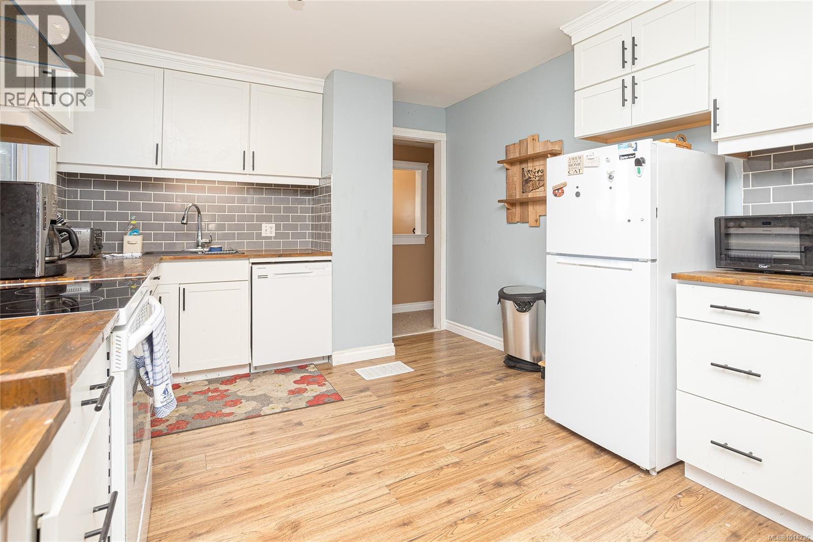 10695 Chemainus Rd, Saltair