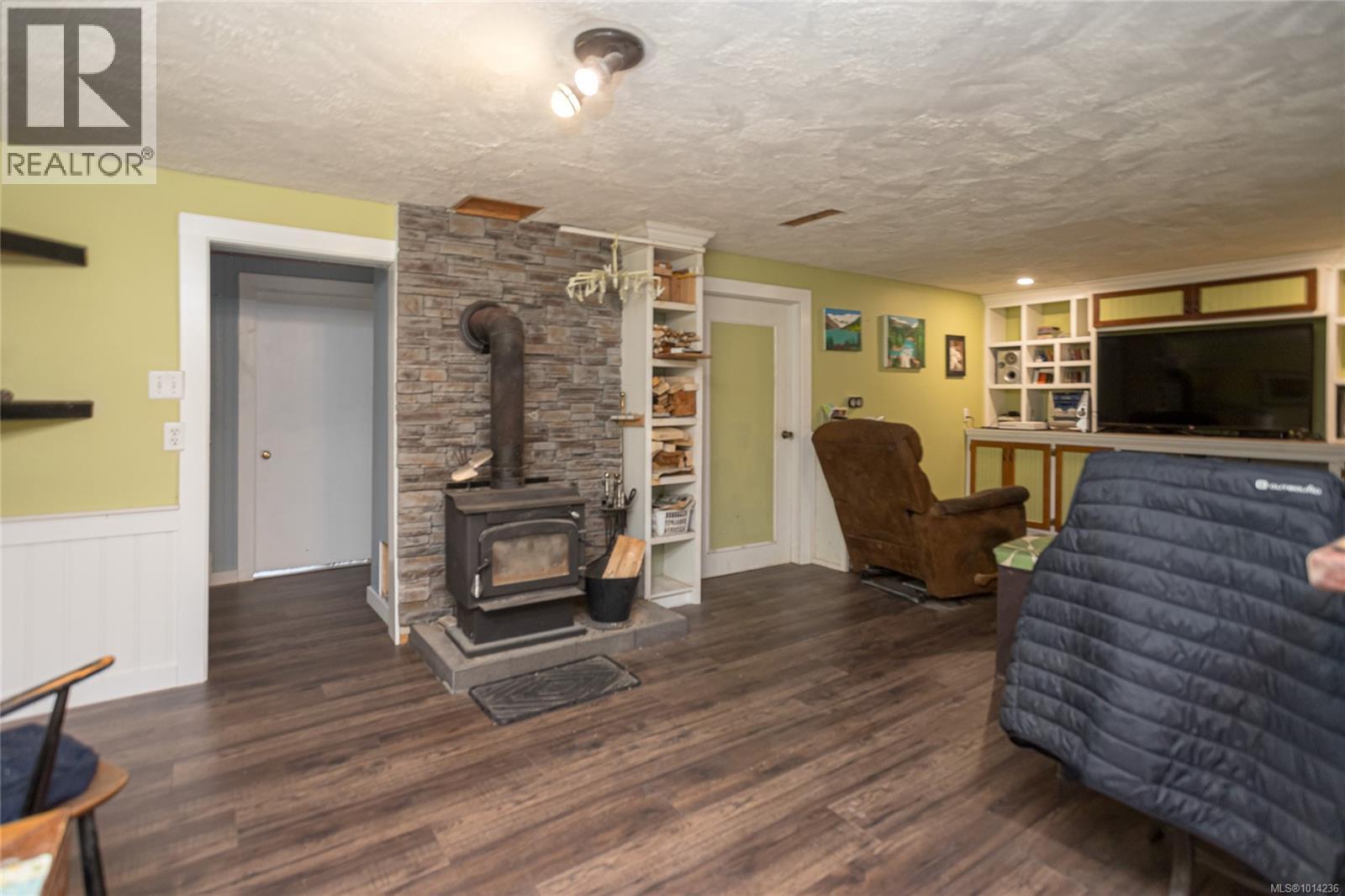 10695 Chemainus Rd, Saltair