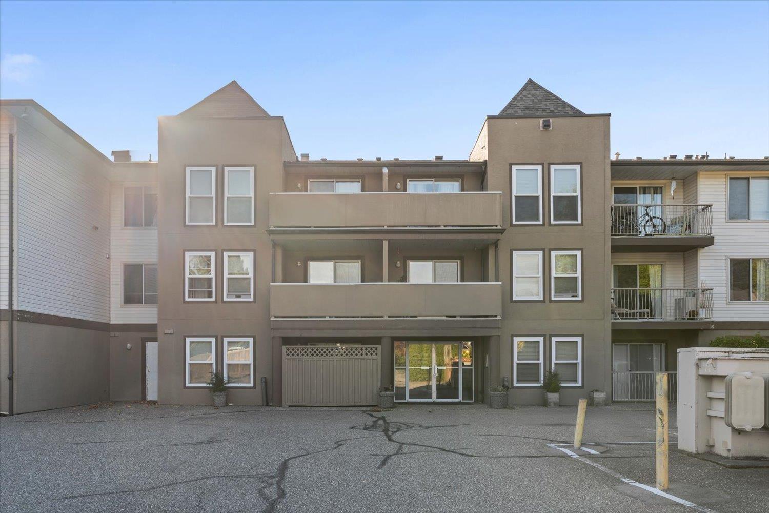 205 45702 WATSON ROAD, Garrison Crossing, Chilliwack