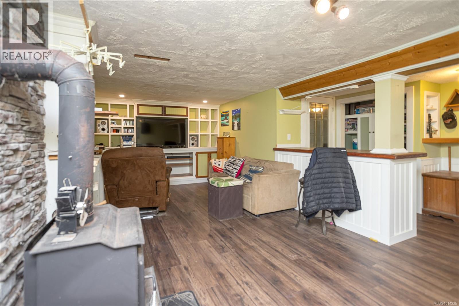 10695 Chemainus Rd, Saltair