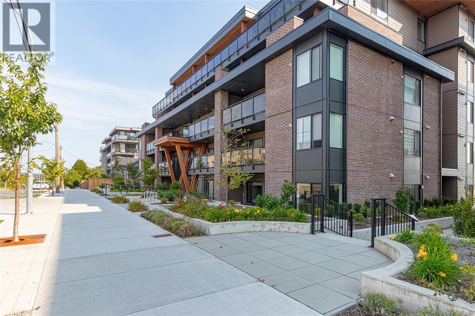 #306 147 HALIBURTON ST - 24