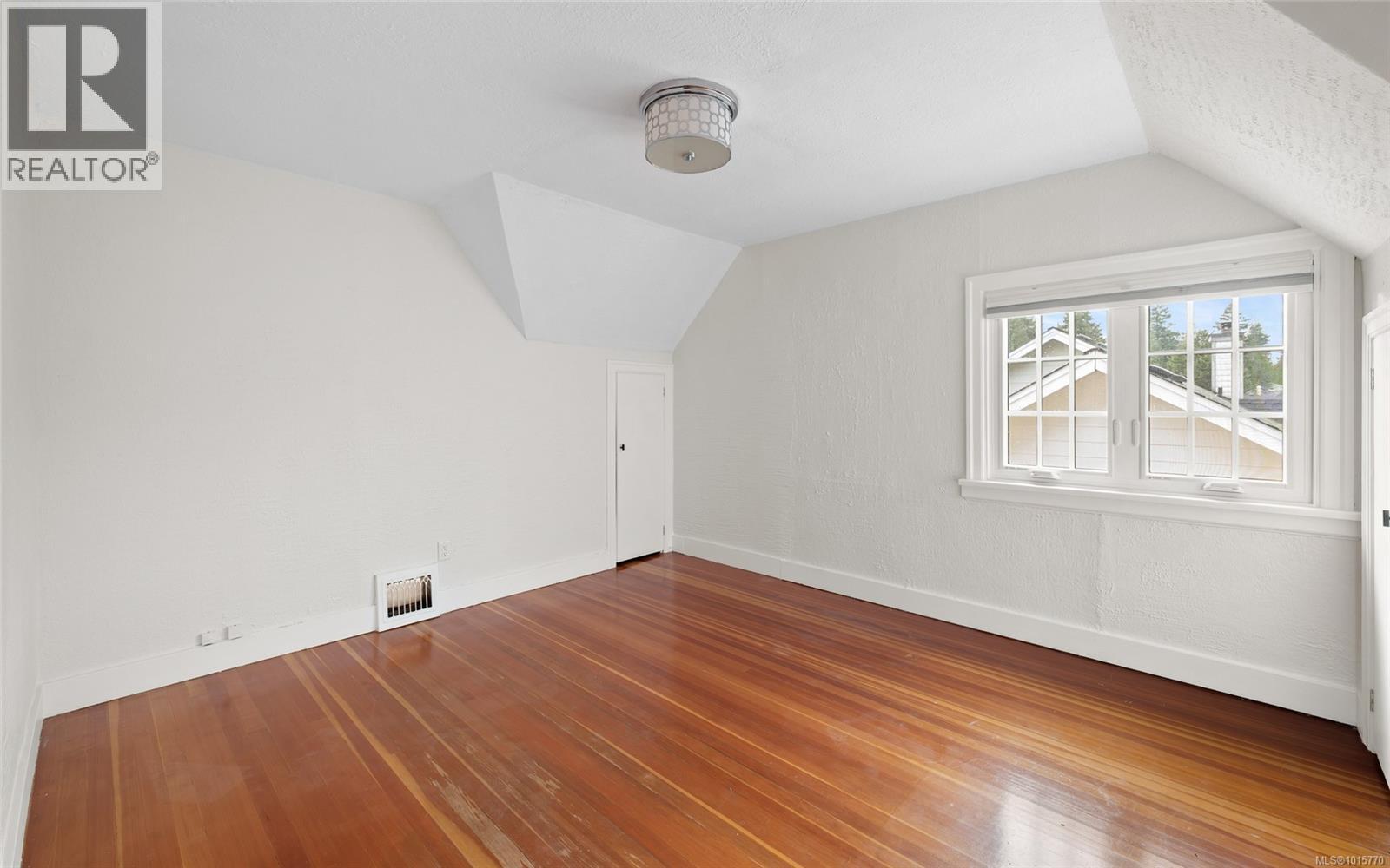 5208 Del Monte Ave, Saanich