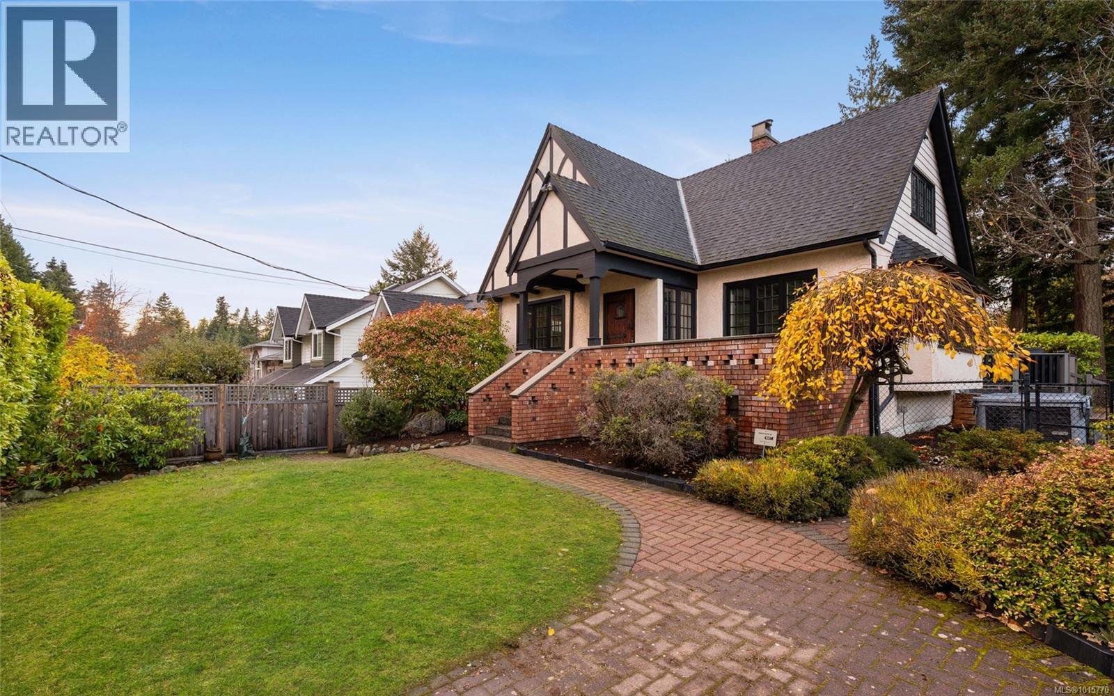 5208 Del Monte Ave, Saanich