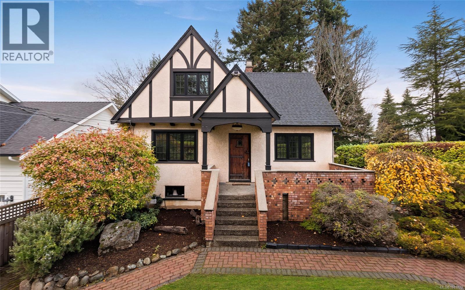 5208 Del Monte Ave, Saanich