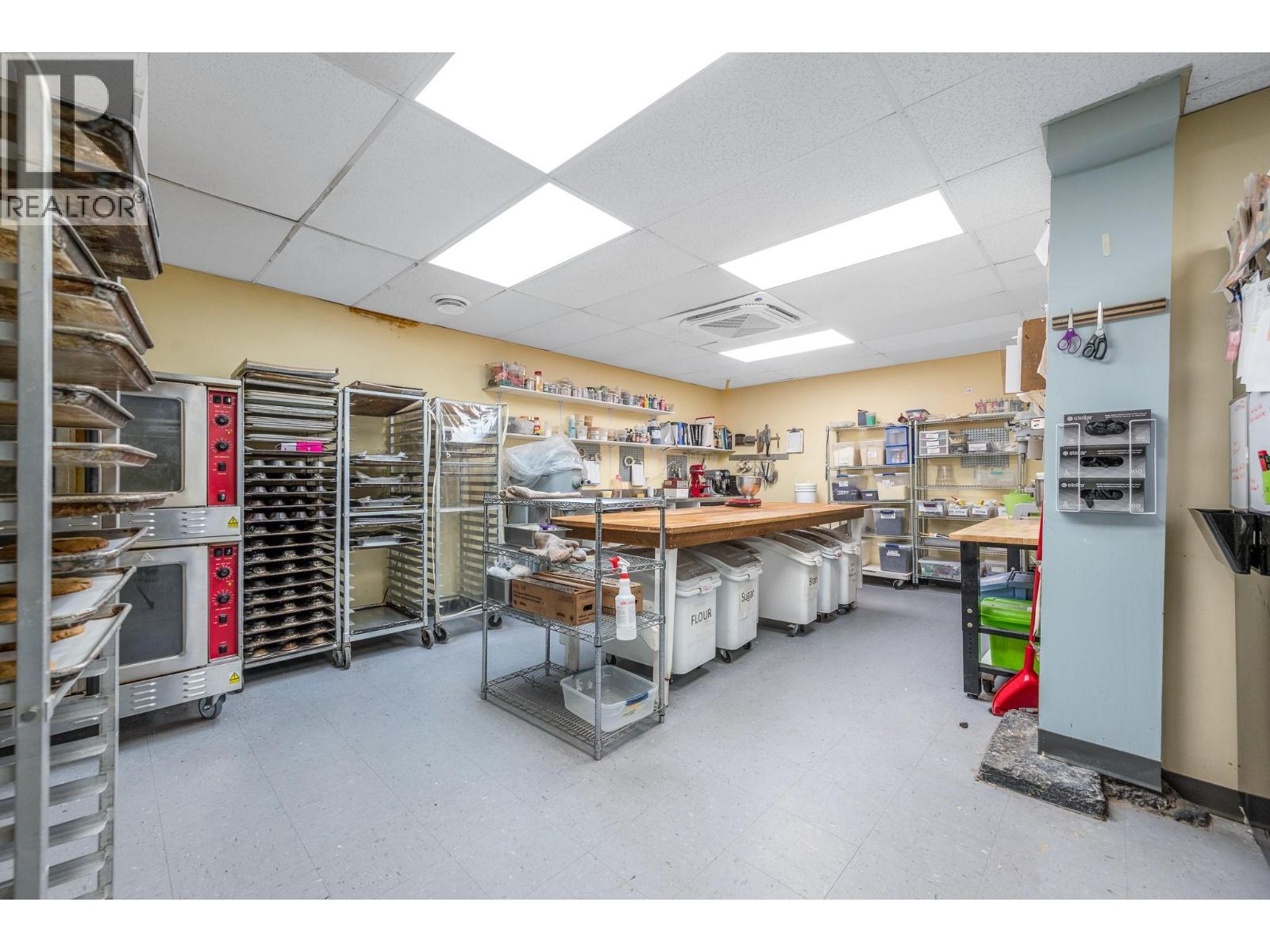 42, 43 100 Kalamalka Lake Road, Vernon