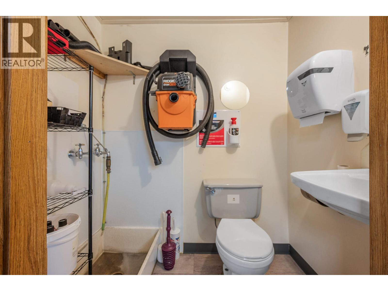 42, 43 100 Kalamalka Lake Road, Vernon