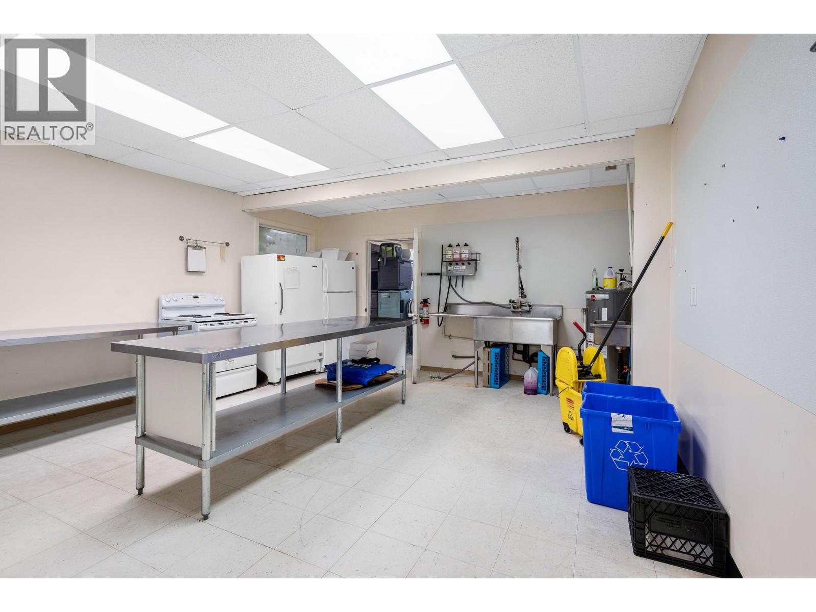 42, 43 100 Kalamalka Lake Road, Vernon