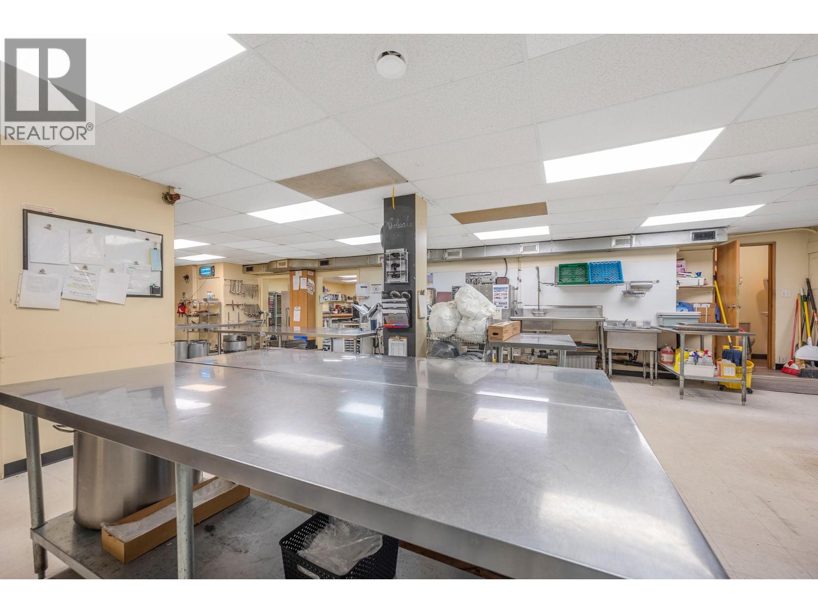 42, 43 100 Kalamalka Lake Road, Vernon