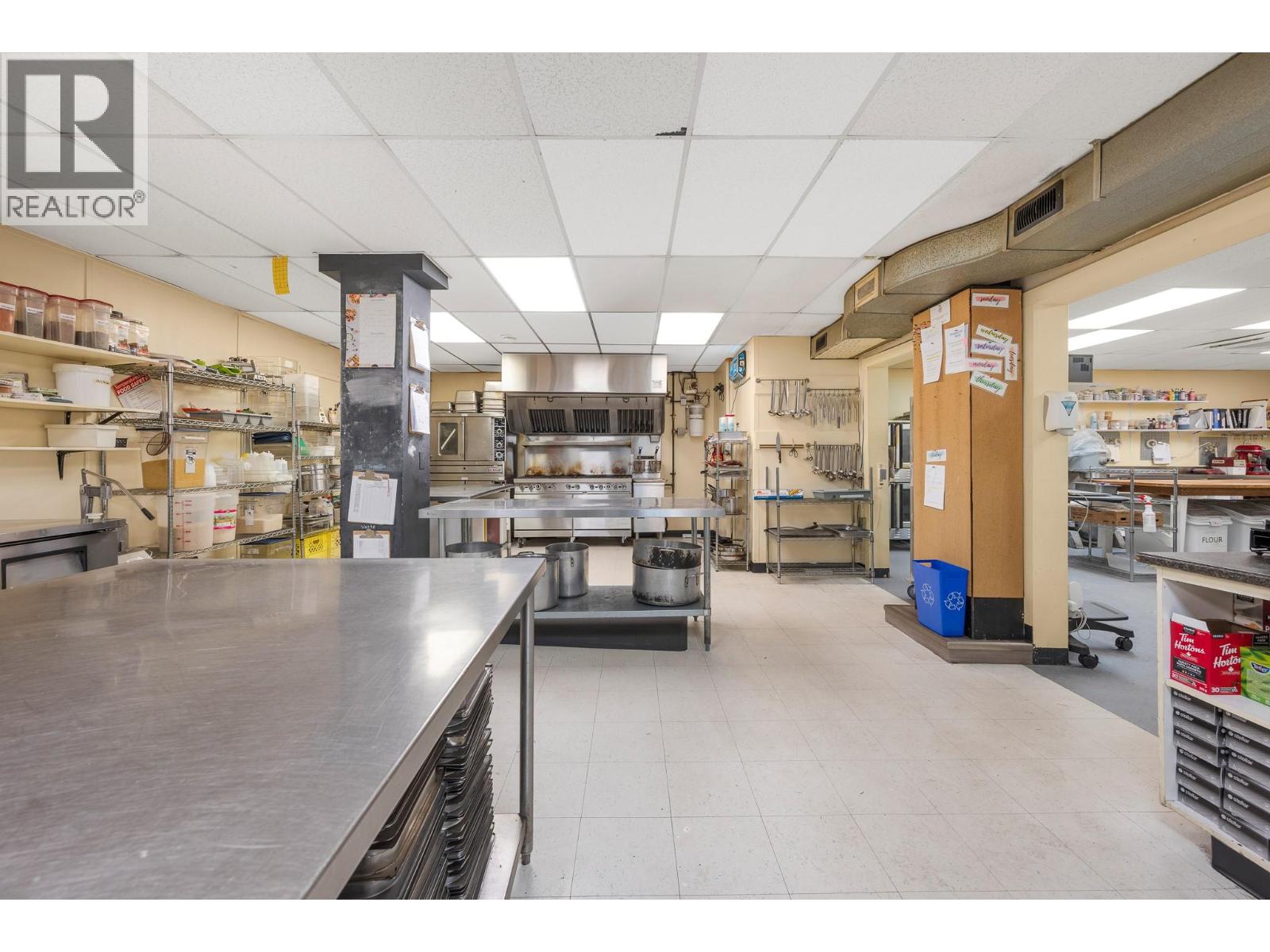 42, 43 100 Kalamalka Lake Road, Vernon