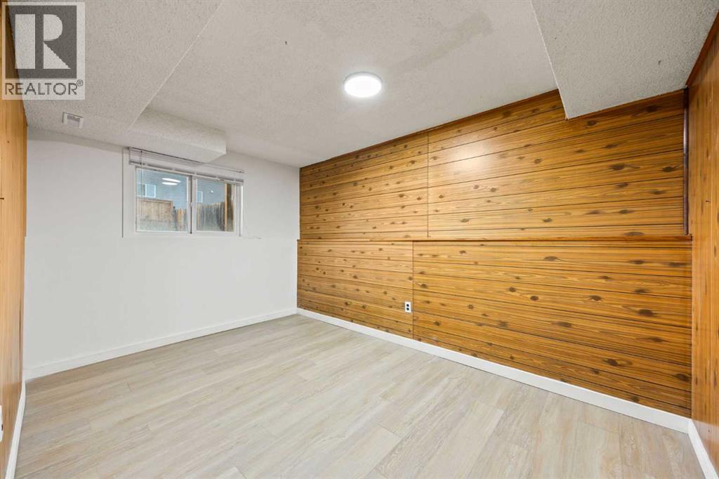 Single Family House Bi-level for Sale in  Falmere Way NE Falconridge Calgary 