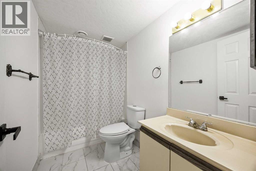 Single Family House Bi-level for Sale in  Falmere Way NE Falconridge Calgary 