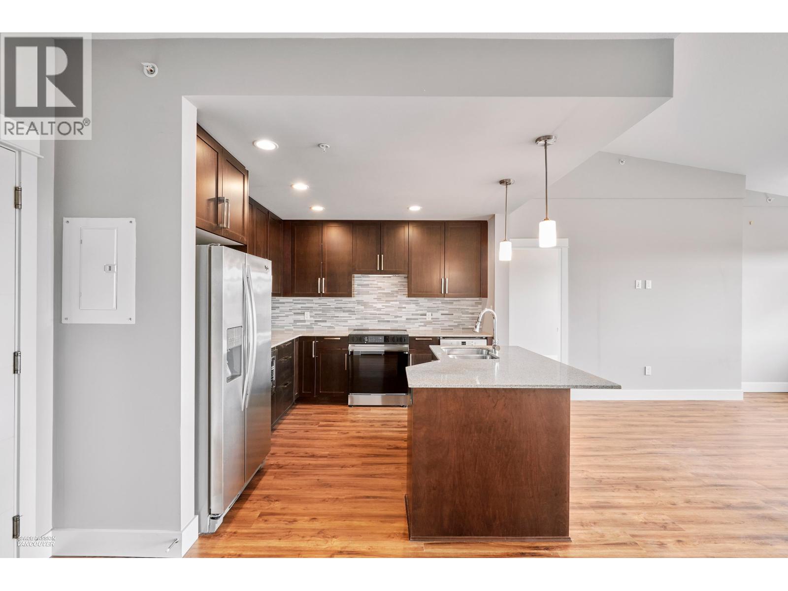 602 2495 WILSON AVENUE, Port Coquitlam