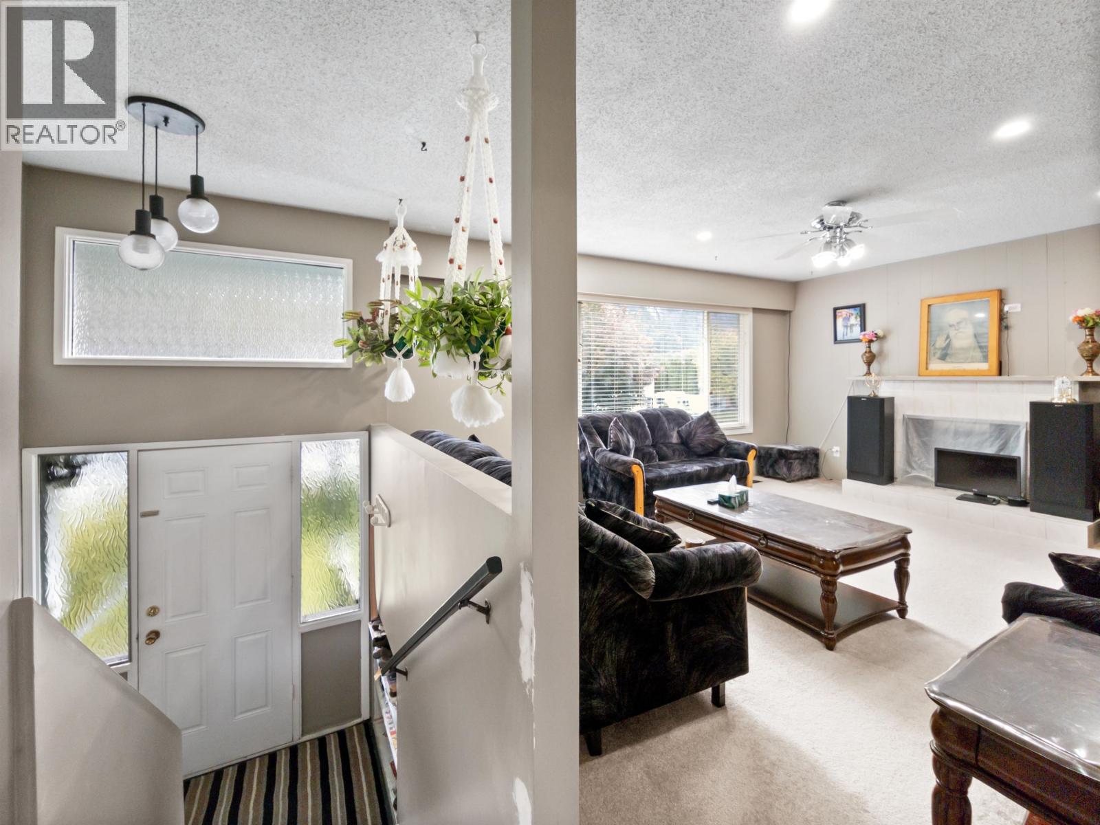 38143 HEMLOCK AVENUE, Squamish