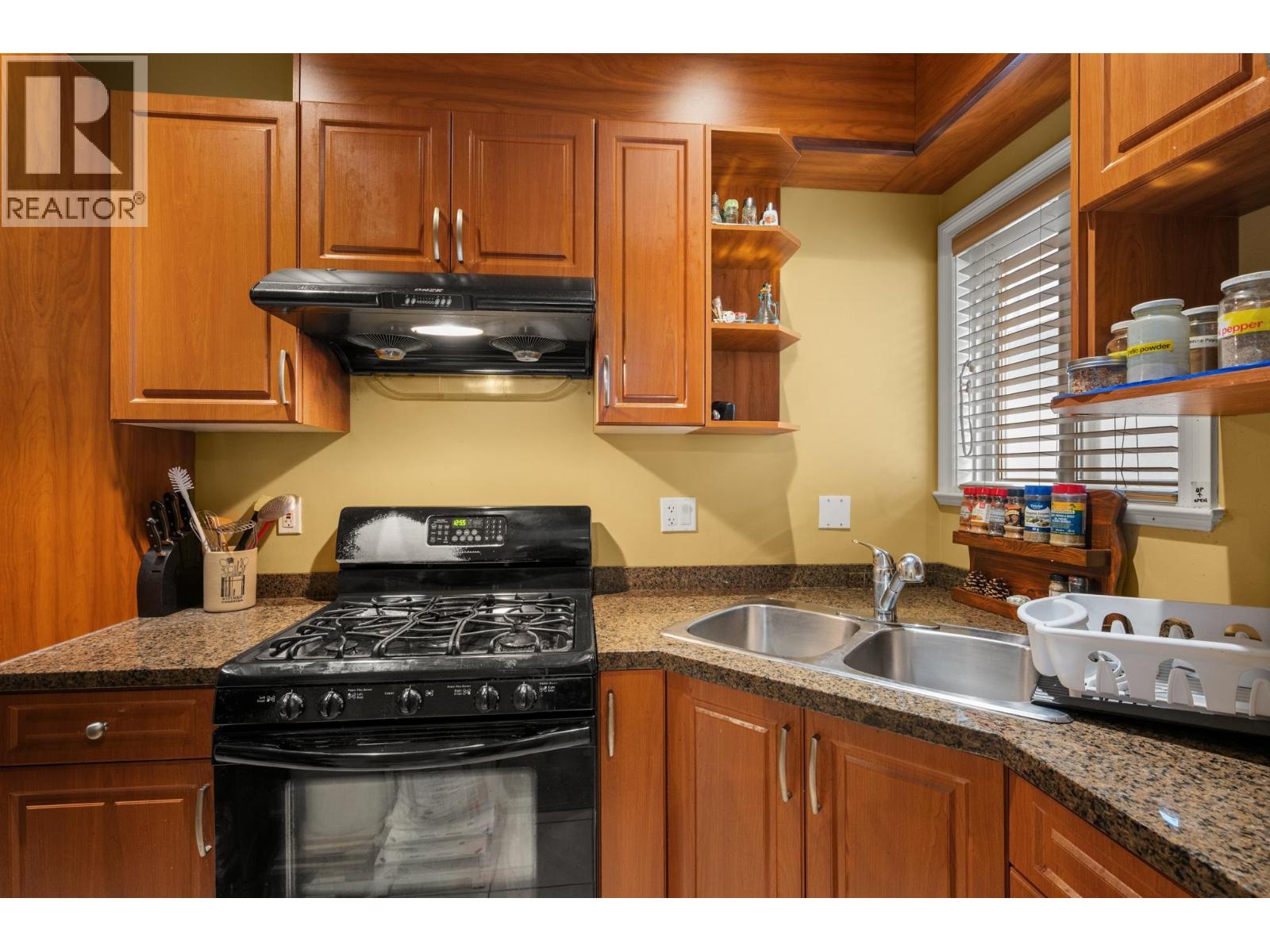 7058 PATTERSON AVENUE, Burnaby