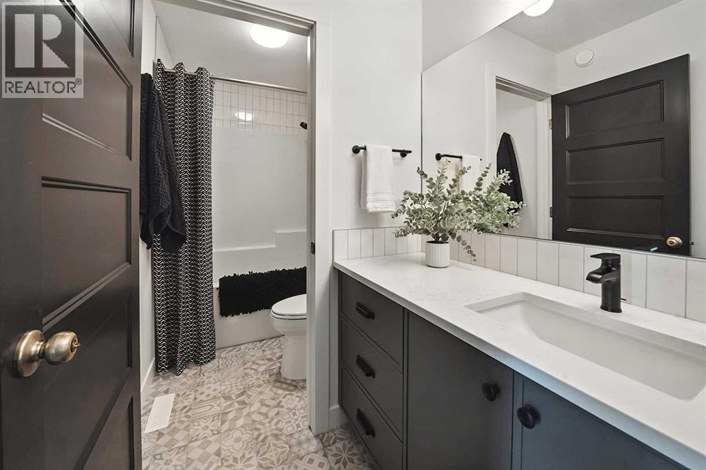 Single Family House for Sale in  Emerald Drive Evergreen Red Deer 