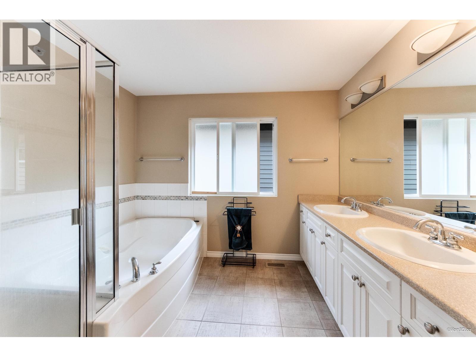 26 1705 PARKWAY BOULEVARD, Coquitlam