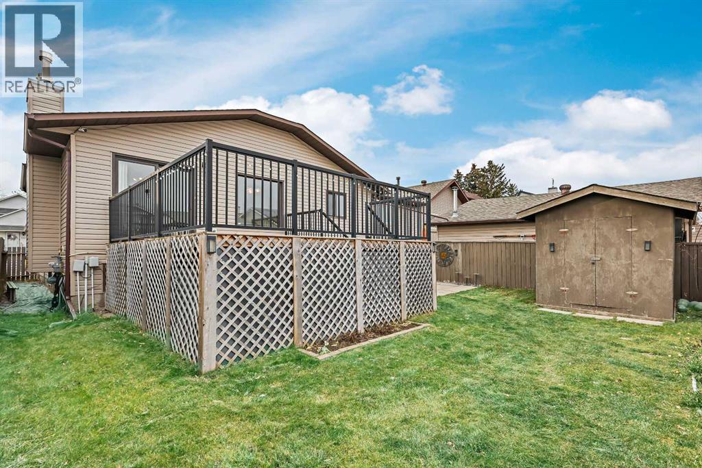 Single Family House Bi-level for Sale in  Ventura Way NE Vista Heights Calgary 