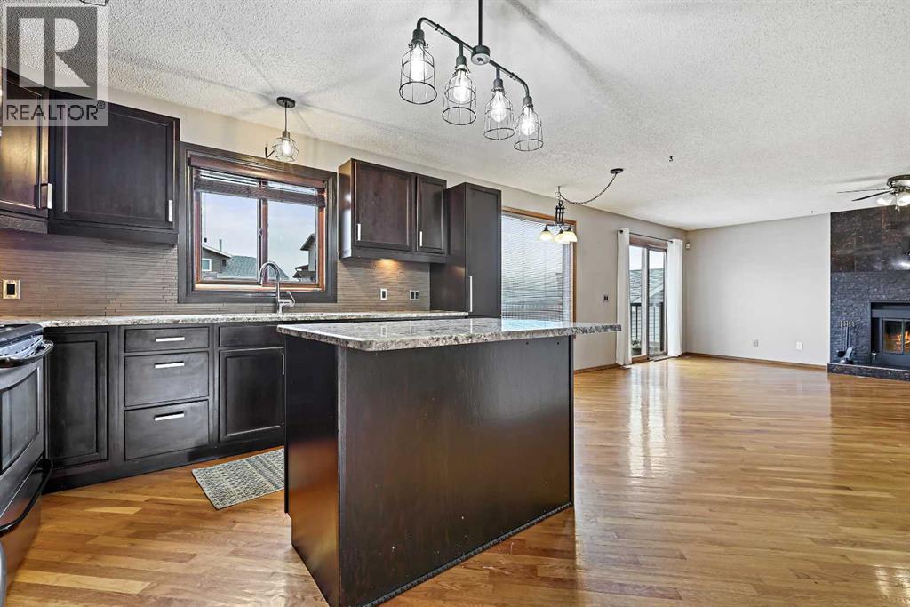 Single Family House Bi-level for Sale in  Ventura Way NE Vista Heights Calgary 