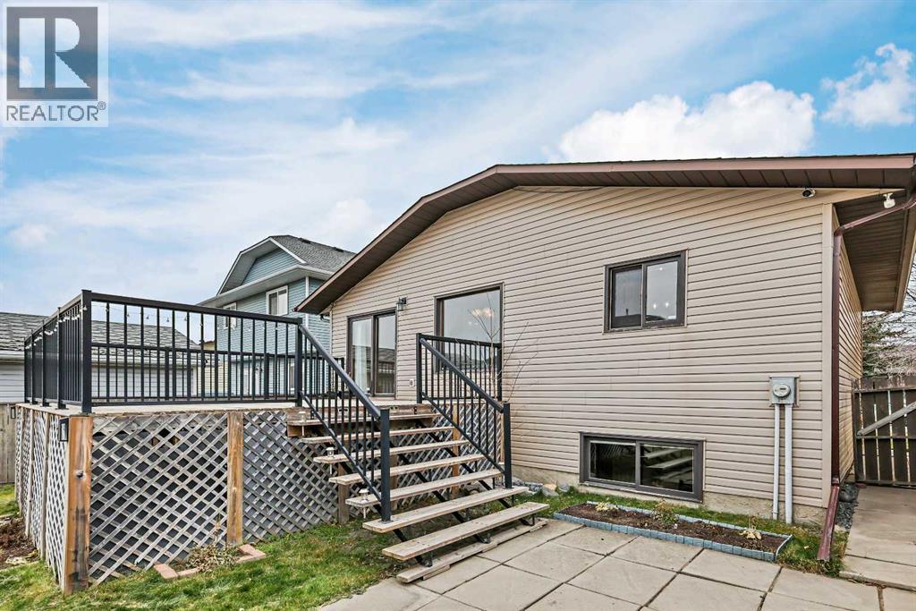 Single Family House Bi-level for Sale in  Ventura Way NE Vista Heights Calgary 