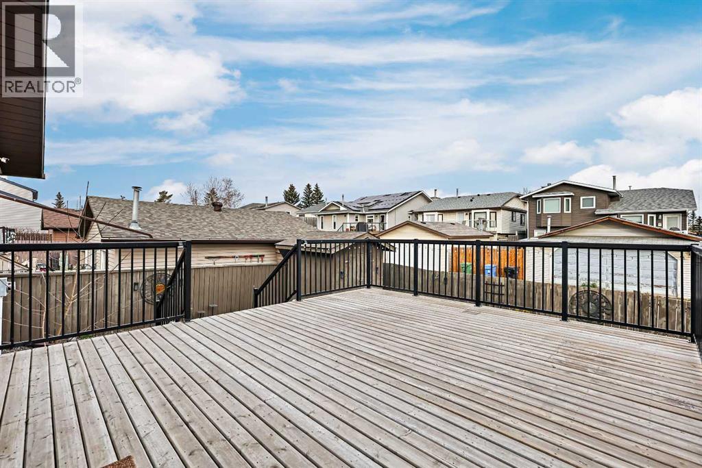 Single Family House Bi-level for Sale in  Ventura Way NE Vista Heights Calgary 