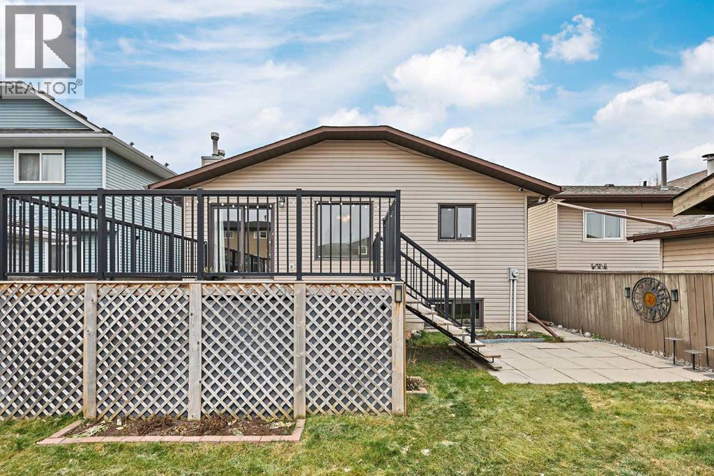 Single Family House Bi-level for Sale in  Ventura Way NE Vista Heights Calgary 