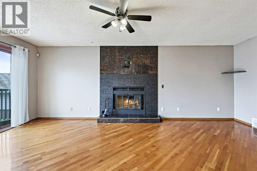 Single Family House Bi-level for Sale in  Ventura Way NE Vista Heights Calgary 