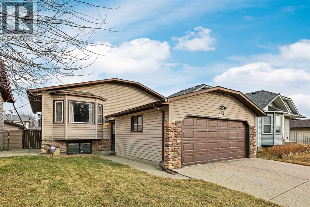 Single Family House Bi-level for Sale in  Ventura Way NE Vista Heights Calgary 