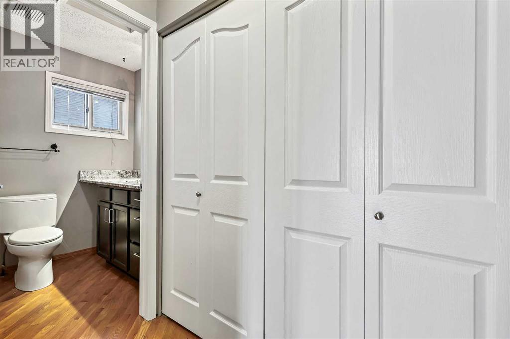 Single Family House Bi-level for Sale in  Ventura Way NE Vista Heights Calgary 